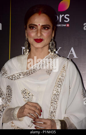 Mumbai, Inde. 12 Juin, 2018. Indian film actrice Rekha posent au cours d'une conférence de presse à Mumbai pour la 19e édition de l'IIFA Awards Nexa qui passe en Thaïlande. Credit : Azhar Khan SOPA/Images/ZUMA/Alamy Fil Live News Banque D'Images