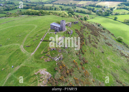 Brentor et l'église du xiiie siècle de Saint Michael de Rupe dans le parc national de Dartmoor dans le Devon Banque D'Images