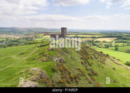 Brentor et l'église du xiiie siècle de Saint Michael de Rupe dans le parc national de Dartmoor dans le Devon Banque D'Images