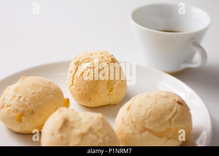 Pain au fromage connu sous le nom de Pao de Queijo" au Brésil (Minas Gerais) ; de Chipa au Paraguay ; Pandebono en Colombie, Pan de Yuca en Equateur et dans Cunape Boli Banque D'Images