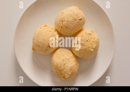 Pain au fromage connu sous le nom de Pao de Queijo" au Brésil (Minas Gerais) ; de Chipa au Paraguay ; Pandebono en Colombie, Pan de Yuca en Equateur et dans Cunape Boli Banque D'Images