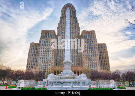 BUFFALO, NEW YORK - 15 MAI 2018 : Buffalo City Building et McKinley monument situé au centre-ville de Buffalo, New York Banque D'Images