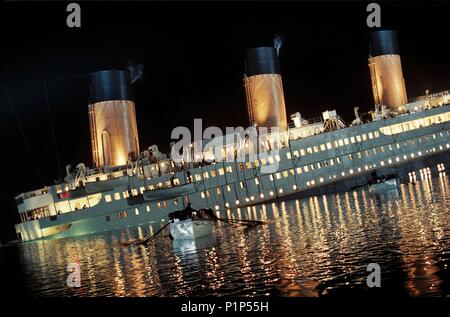 Film Original Titre : TITANIC. Titre en anglais : TITANIC. Directeur de film : JAMES CAMERON. Année : 1997. Credit : PARAMOUNT/20TH CENTURY FOX / Album Banque D'Images