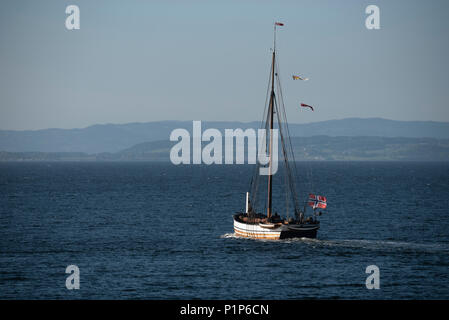 Barge norvégienne historique la voile sur Tromdheimsfjorden, Norvège Banque D'Images