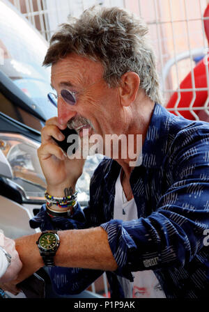 Eddie Jordan s'entretient au téléphone au Monaco Grand Prix Historique Avec : Eddie Jordan Où : Monaco, Monaco Quand : 12 mai 2018 Credit : Pat Denton/WENN.com Banque D'Images