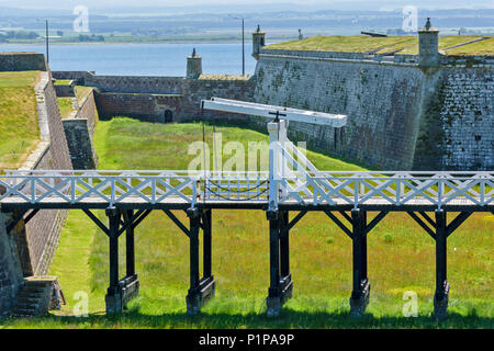 FORT GEORGE ARDERSIER INVERNESS ECOSSE FORTIFICATIONS AVEC passerelle et pont-levis MENANT À LA GALÈRE À L'ENTRÉE PRINCIPALE Banque D'Images