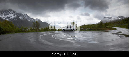 Burstner Citycar série 600 près de Svolvaer, Norvège Banque D'Images