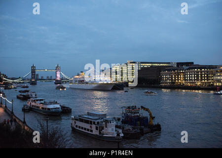 Londres, Royaume-Uni, le MS dans le port de Hambourg Banque D'Images
