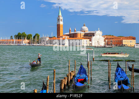 L'île de San Giorgio Maggiore vu de la place San Marco à Venise, Italie. Venise est situé dans un groupe de 117 petites îles qui sont séparées par des Banque D'Images
