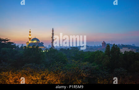 Majestic Lever du Soleil à Masjid Wilayah Persekutuan (Mosquée du terriroire fédéral) Kuala Lumpur Banque D'Images