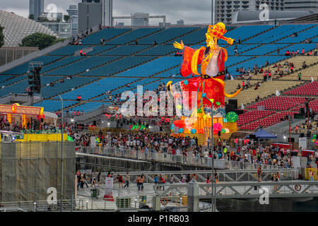 Singapour - Février 24,2018 : le flotteur pendant les célébrations du Nouvel An chinois à Singapour pour l'année du chien Banque D'Images