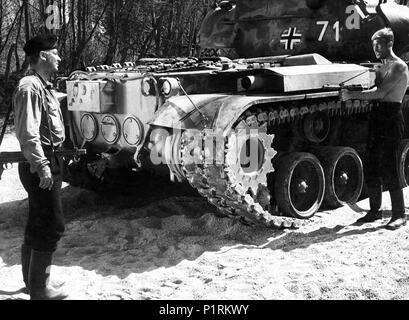 Titre original : LA BATTAGLIA DELL'ULTIMO PANZER. Titre en anglais : BATAILLE DE LA DERNIÈRE, le Panzer. Directeur de film : JOSE LUIS MERINO. Année : 1969. Credit : P.C. HISPAMER FILMS/PRODIMEX FILM / Album Banque D'Images