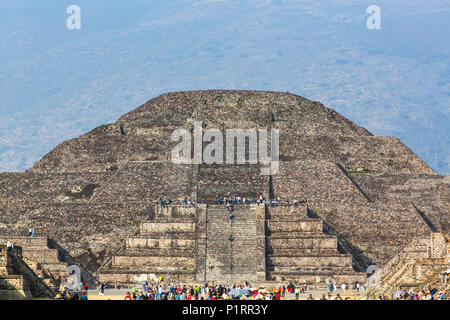 Pyramide de la Lune, de la Zone archéologique de Teotihuacan ; État de Mexico, Mexique Banque D'Images