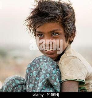 Portrait d'un jeune garçon, Jaisalmer, Rajasthan, India Banque D'Images