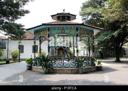 Pendopo (Pavilion) avec le design traditionnel javanais dans le palais du Sultan Kraton à Yogyakarta, Indonésie Banque D'Images