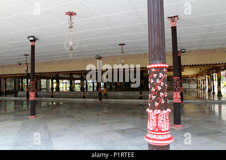 Pendopo (Pavilion) avec le design traditionnel javanais dans le palais du Sultan Kraton à Yogyakarta, Indonésie Banque D'Images