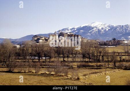 Cerdagne : Bellver de Cerdanya, ville et paysage (pyrinean La Cerdagne). Banque D'Images