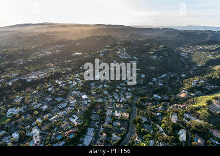 Vue aérienne de Holmby Hills et Benoît Canyon quartier dans Beverly Hills et Los Angeles, en Californie. Banque D'Images