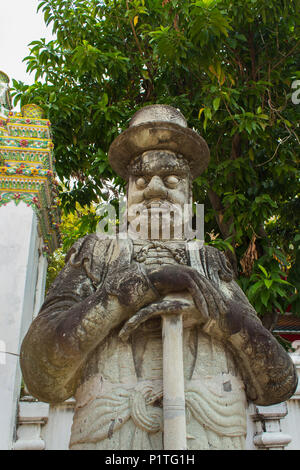 Bangkok, Thaïlande - Janvier 2014 : Chinese guardian statue de pierre dans le Temple de Wat Pho à Bangkok, Thaïlande Banque D'Images