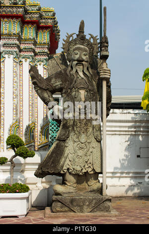 Bangkok, Thaïlande - Janvier 2014 : Chinese guardian statue de pierre dans le Temple de Wat Pho à Bangkok, Thaïlande Banque D'Images