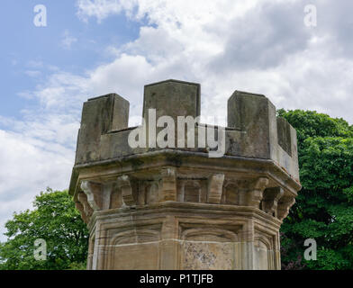 Campagne ancienne colonne en pierre en forme de château généralement trouvés sur de nombreux ponts écossais Banque D'Images