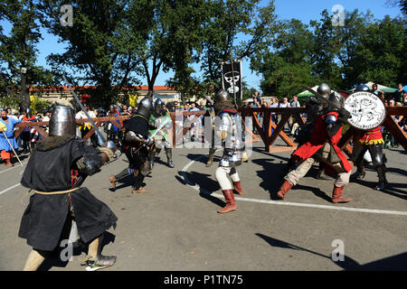 Au cours du tournoi de combat chevalier Odessa festival international de la culture médiévale. Banque D'Images