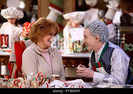 Titre du film original : The Santa Clause 3 : the escape clause. Titre en anglais : The Santa Clause 3 : the escape clause. Film Réalisateur : Michael LEMBECK. Année : 2006. Stars : ANN-MARGRET ; Martin SHORT. Crédit : SANTA FROST PRODUCTIONS/WALT DISNEY PICTURES/BOXING CAT FILM / LEDERER, Joseph / Album Banque D'Images
