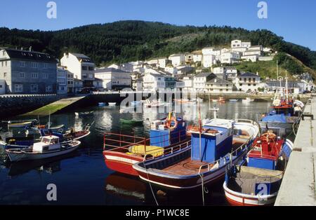 Porto do Barqueiro, port et village de pêcheurs ; Ría de Barqueiro ; Rias Altas (région). Banque D'Images