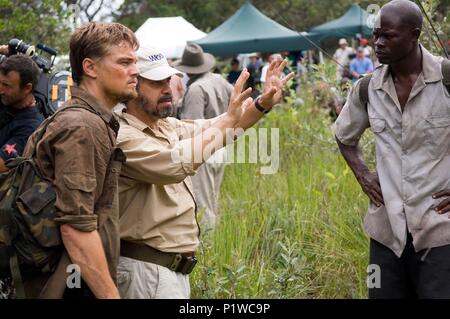 Titre original : Blood Diamond. Titre en anglais : diamant de sang. Directeur du film : EDWARD ZWICK. Année : 2006. Stars : Djimon Hounsou, leonardo dicaprio ; EDWARD ZWICK. Credit : WARNER BROS. Images / BUITENDIJK, JAAP / Album Banque D'Images