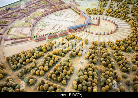 Karlsruhe, Allemagne. Miniature maquette du château de Karlsruhe (Karlsruher Schloss), avec les multiples rues et routes que depuis sa tour de fourche Banque D'Images