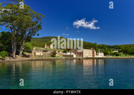 Vue sur le site historique de Port Arthur et la mer, Tasmanie, Australie Banque D'Images