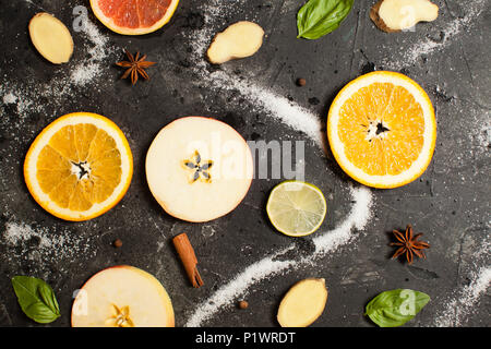 Du modèle des fruits orange douce et des tranches de pomme Banque D'Images