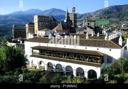 Le monastère de Guadalupe, et 'Parador Nacional de Turismo' hôtel. Banque D'Images