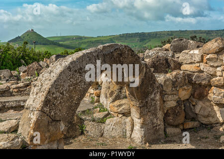 Ruines du village de Nuraghe su Nuraxi, 13-6th siècle av. J.-C., structure mégalithique de l'âge de bronze tardif, près de Barumini, Sardaigne, Italie Patrimoine mondial de l'UNESCO. Banque D'Images