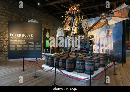 Collections de l'historique Royal Armouries y compris armes et armures exposées à l'intérieur du bâtiment de La Tour Blanche à la Tour de Londres, Angleterre Banque D'Images