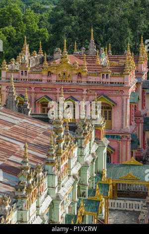 Belle pagode bouddhiste, Thanboddhay Phaya à Monywa, Myanmar Banque D'Images