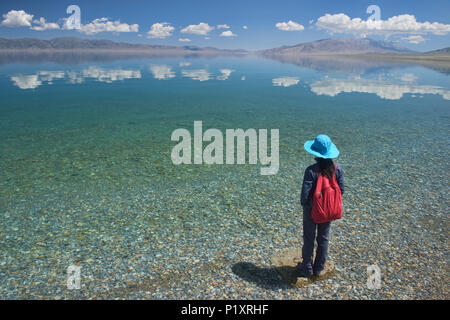 L'eau claire du lac Sayram, Xinjiang, Chine Banque D'Images