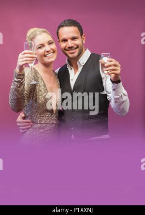Glamorous couple holding champagne glasses Banque D'Images