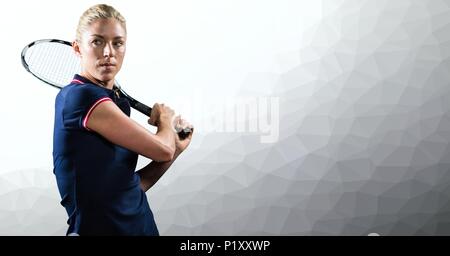 Joueur de tennis femme avec raquette avec fond gris Banque D'Images