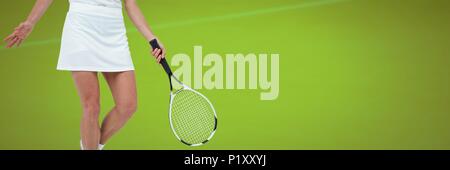 Joueur de tennis femme avec un fond vert avec racket Banque D'Images