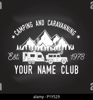 Camping et caravaning Club sur le tableau. Vector illustration. Concept pour chemise ou d'un logo, d'impression, de timbres ou de pièce en t. Typographie vintage avec le Camp de conception Illustration de Vecteur