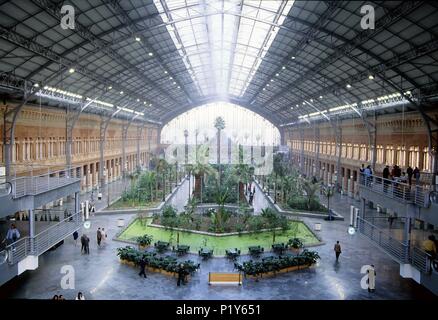 Estación de Atocha / gare, les jardins tropicaux de l'intérieur. Banque D'Images