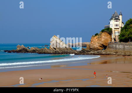 France, Aquitaine, Pyrénées Atlantiques (64) , Pays Basque, Biarritz, Côte des Basques, plage et Villa Belza Banque D'Images