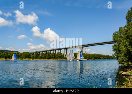 VARNA, BULGARIE , Juin 02, 2018 : Régate de voile en mer ouverte. Bateau à voile en compétition pour la régate Coupe du canal de Varna Banque D'Images