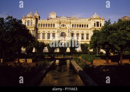 Ayuntamiento (conseil municipal) et les jardins (Costa del Sol). Banque D'Images