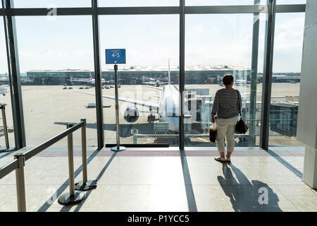 Londres - le 27 mai 2018 : en attendant l'embarquement d'un avion à l'aéroport London Heathrow Banque D'Images