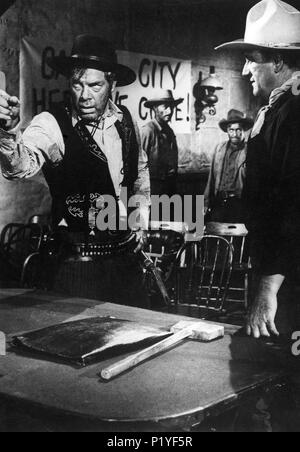 Titre original : THE MAN WHO SHOT LIBERTY VALANCE. Titre en anglais : L'HOMME QUI A TUÉ LIBERTY VALANCE. Film Réalisateur : JOHN FORD. Année : 1962. Stars : JOHN WAYNE, LEE MARVIN. Credit : PARAMOUNT PICTURES / Album Banque D'Images