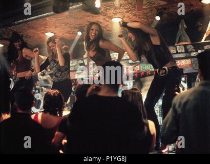 Titre original : COYOTE UGLY. Titre en anglais : COYOTE UGLY. Directeur du film : DAVID MCNALLY. Année : 2000. Credit : Touchstone Pictures / Album Banque D'Images