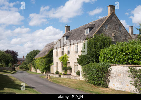 Une maison individuelle village géorgien accueil en Armscote, Warwickshire, Angleterre, Royaume-Uni, Europe Banque D'Images