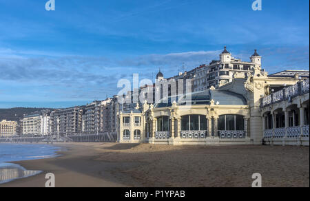 Espagne, Pays Basque, San Sebastian, la plage de la Concha, La Perla centre de thalassothérapie Banque D'Images